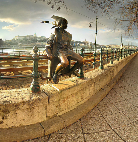 Little Princess by the Danube Promenade, Budapest - photo by Panoramas