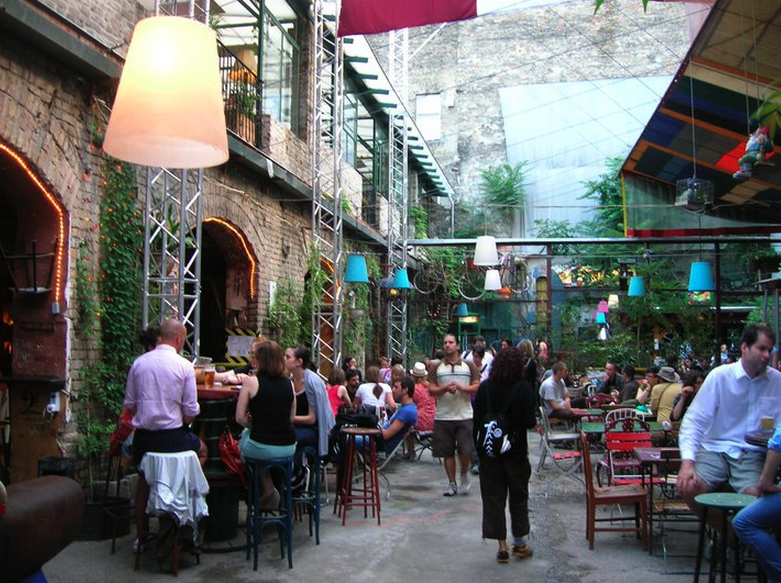 Szimpla Kert ruin pub Budapest